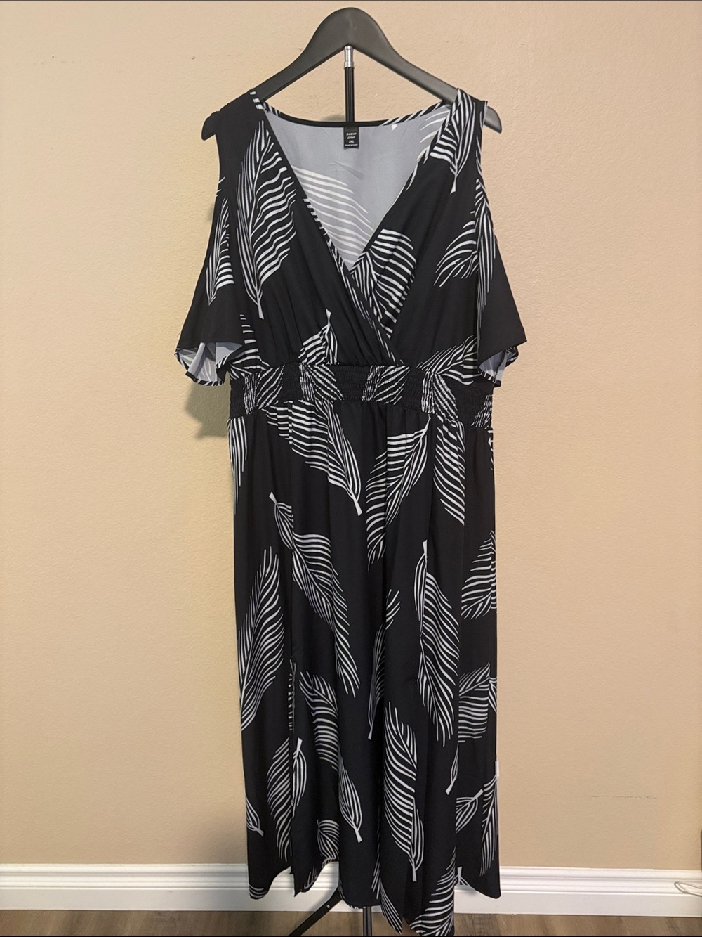 SHEIN Black & White Leaf-Print Cold-Shoulder Maxi Dress